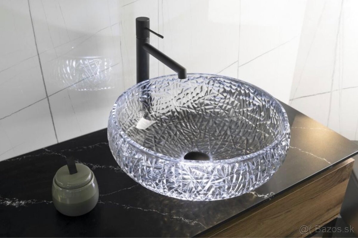 Sklenené umývadlo na dosku