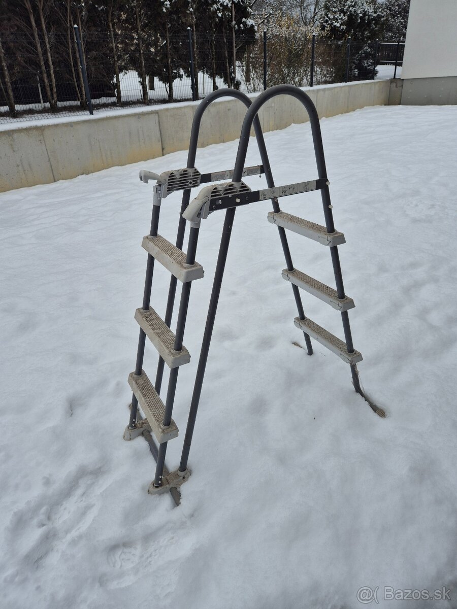 Schodíky do bazéna