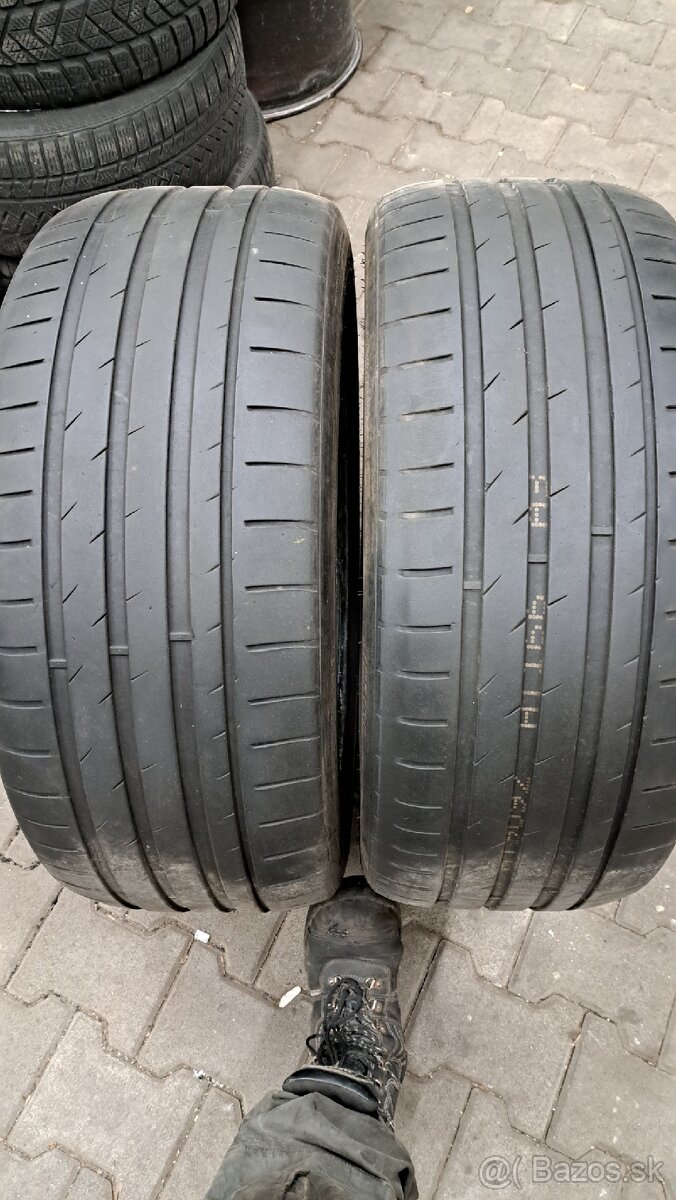 275/40R22 2ks