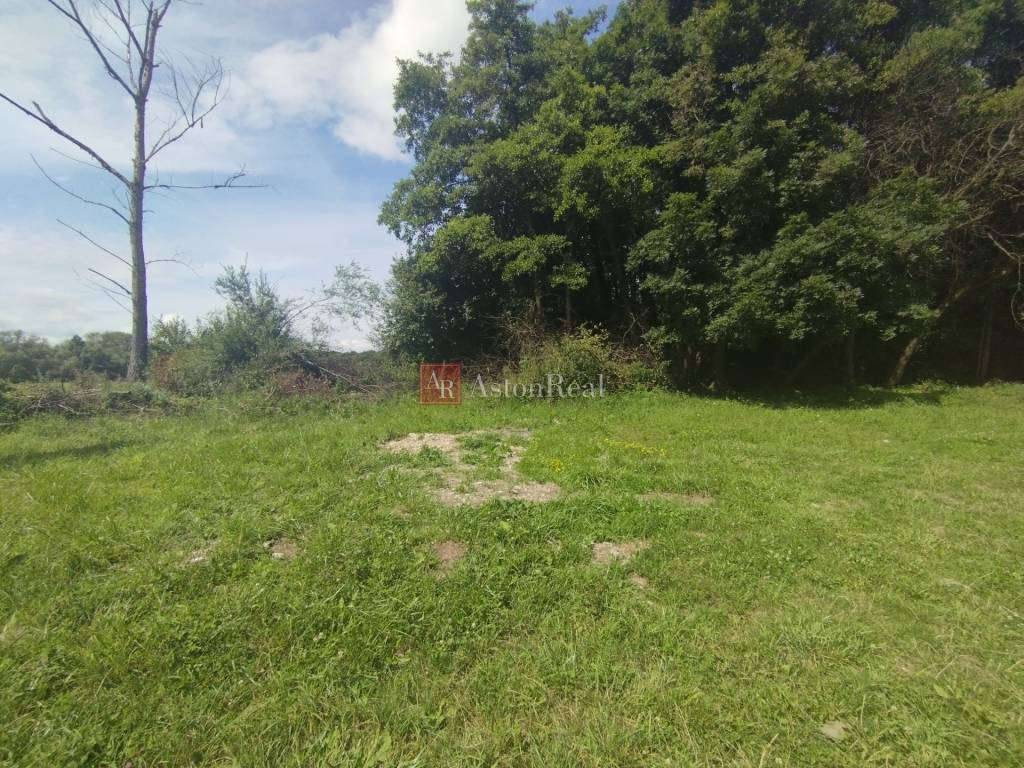 Predaj pozemok 720m2 (41mx17m) Pavčina Lehota-Liptovský Mi
