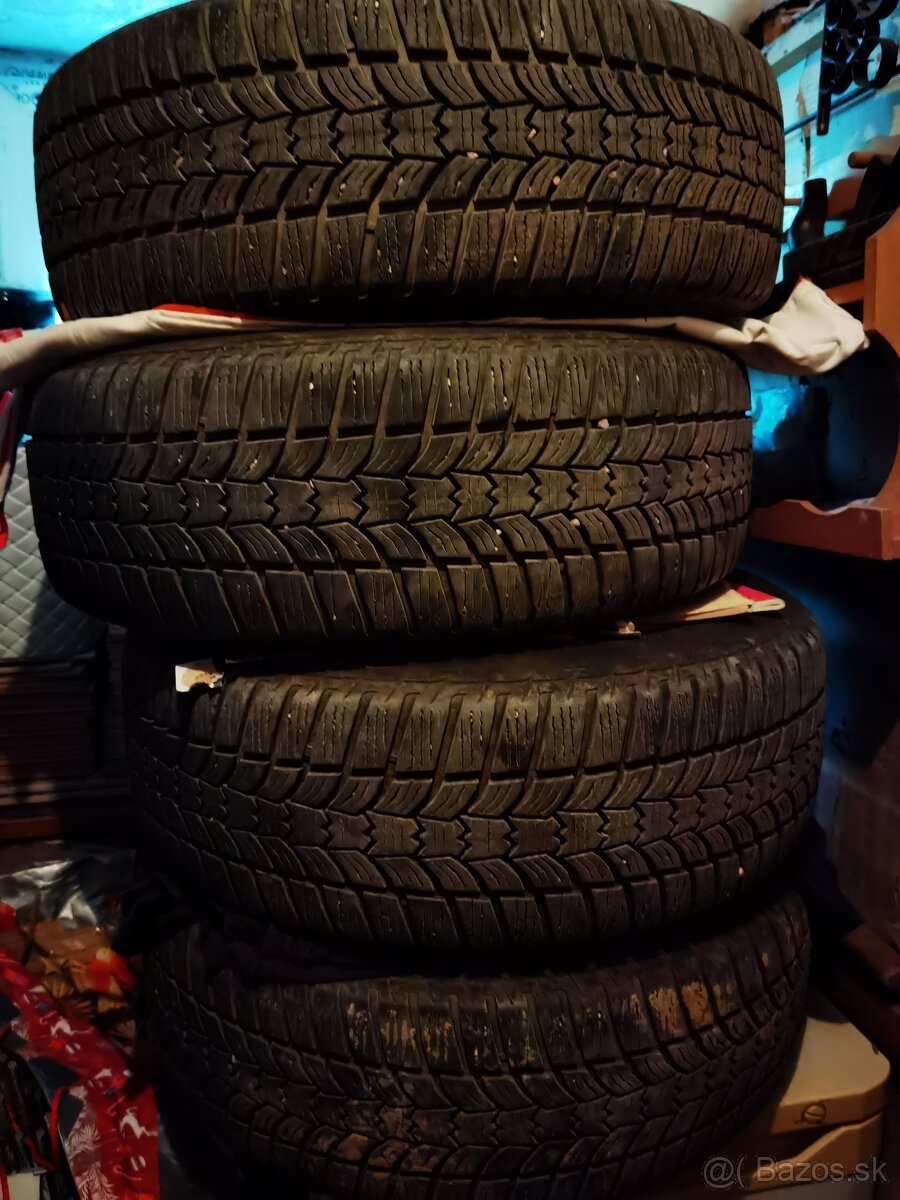 Zimné pneumatiky 215/60 r16