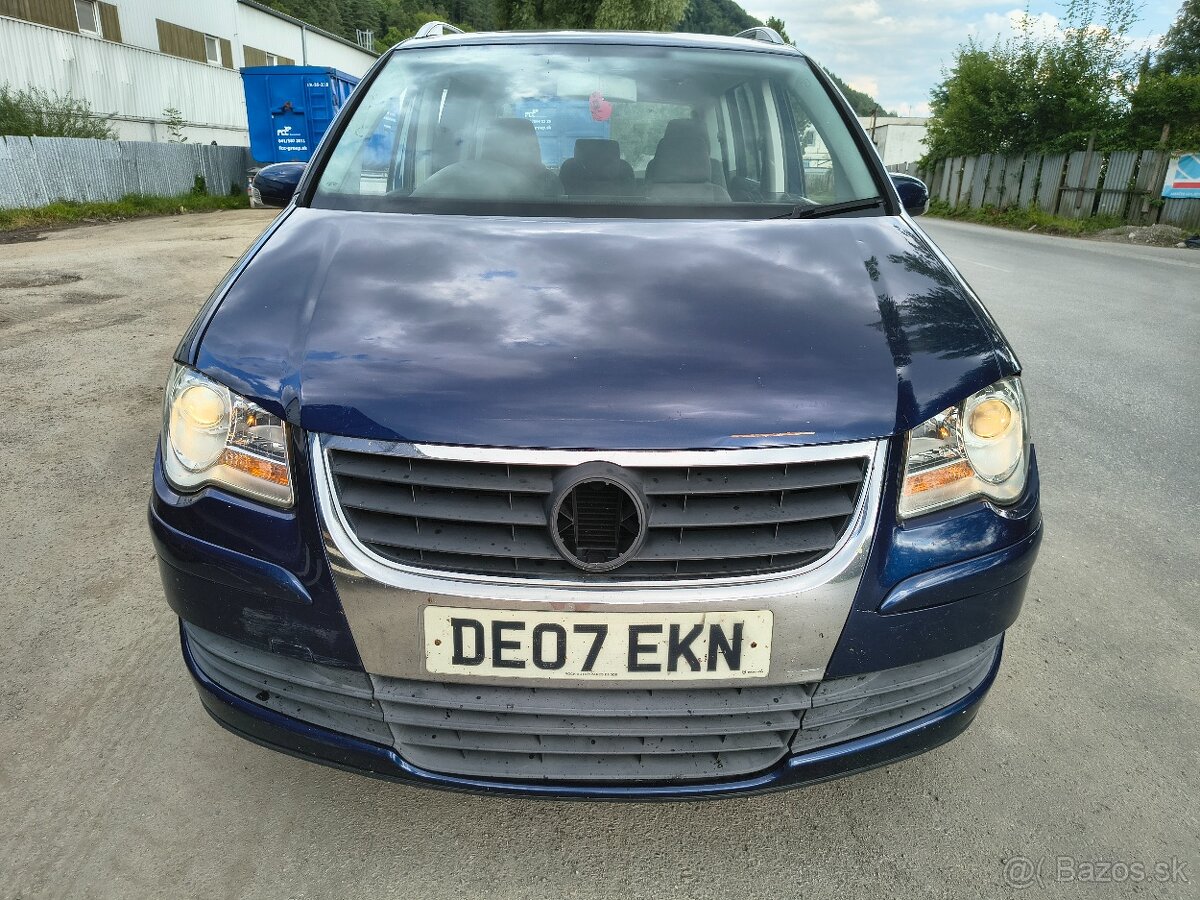 Rozpredám Volkswagen Touran 2.0 TDI DSG automat