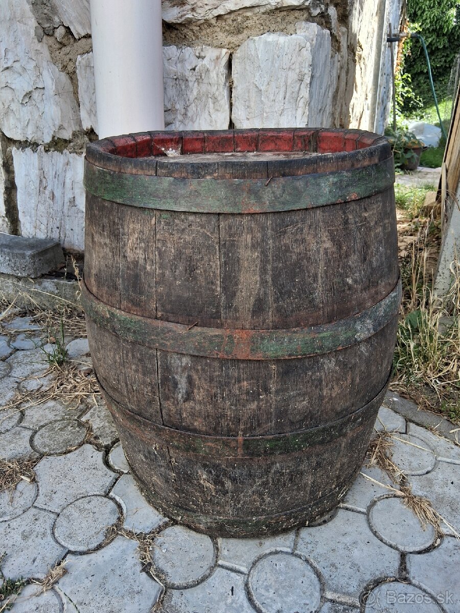 Sud cca 30l možno 50 neviem odhadnut
