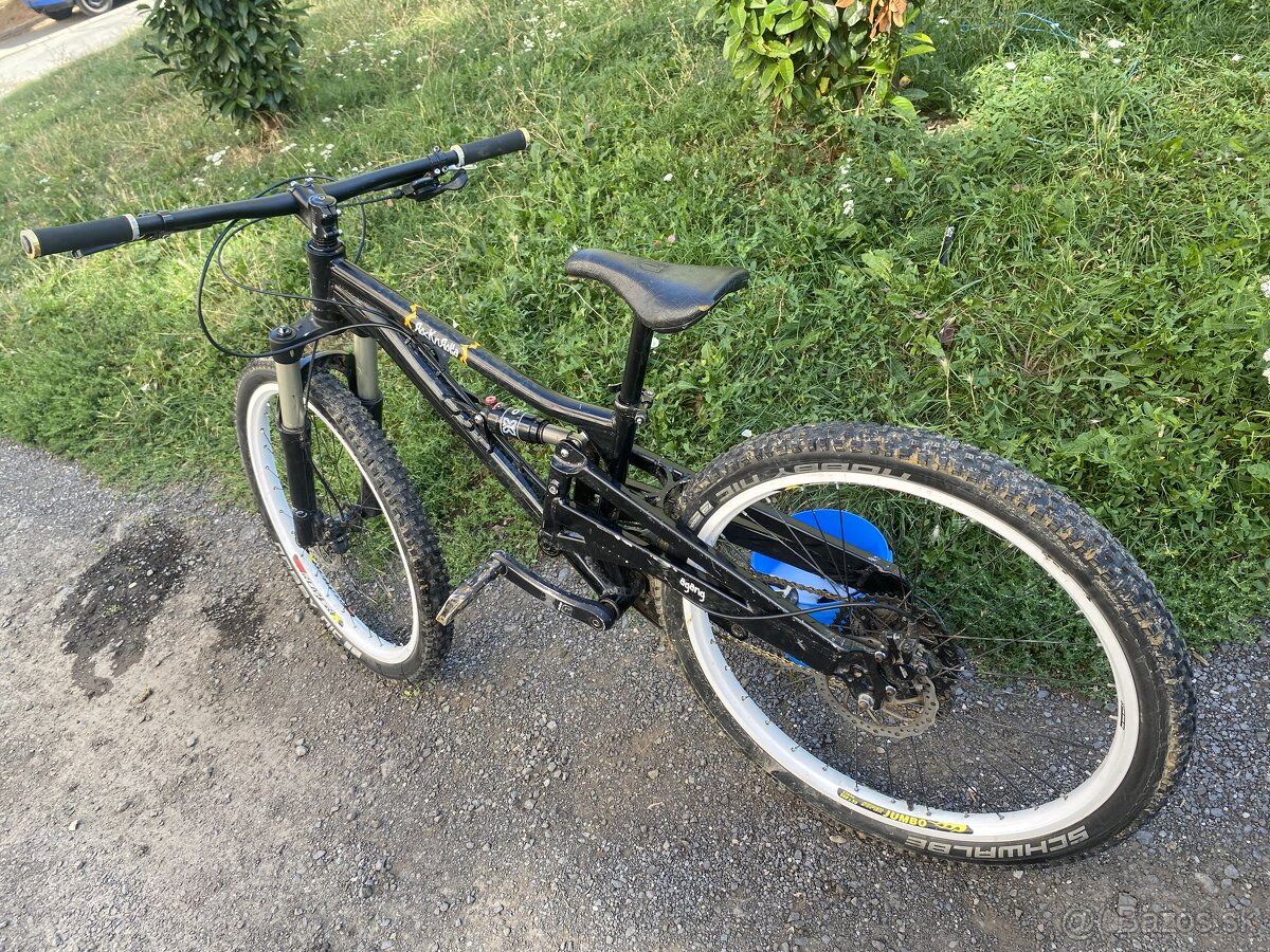 Predam tento celoodpružený bicykel
