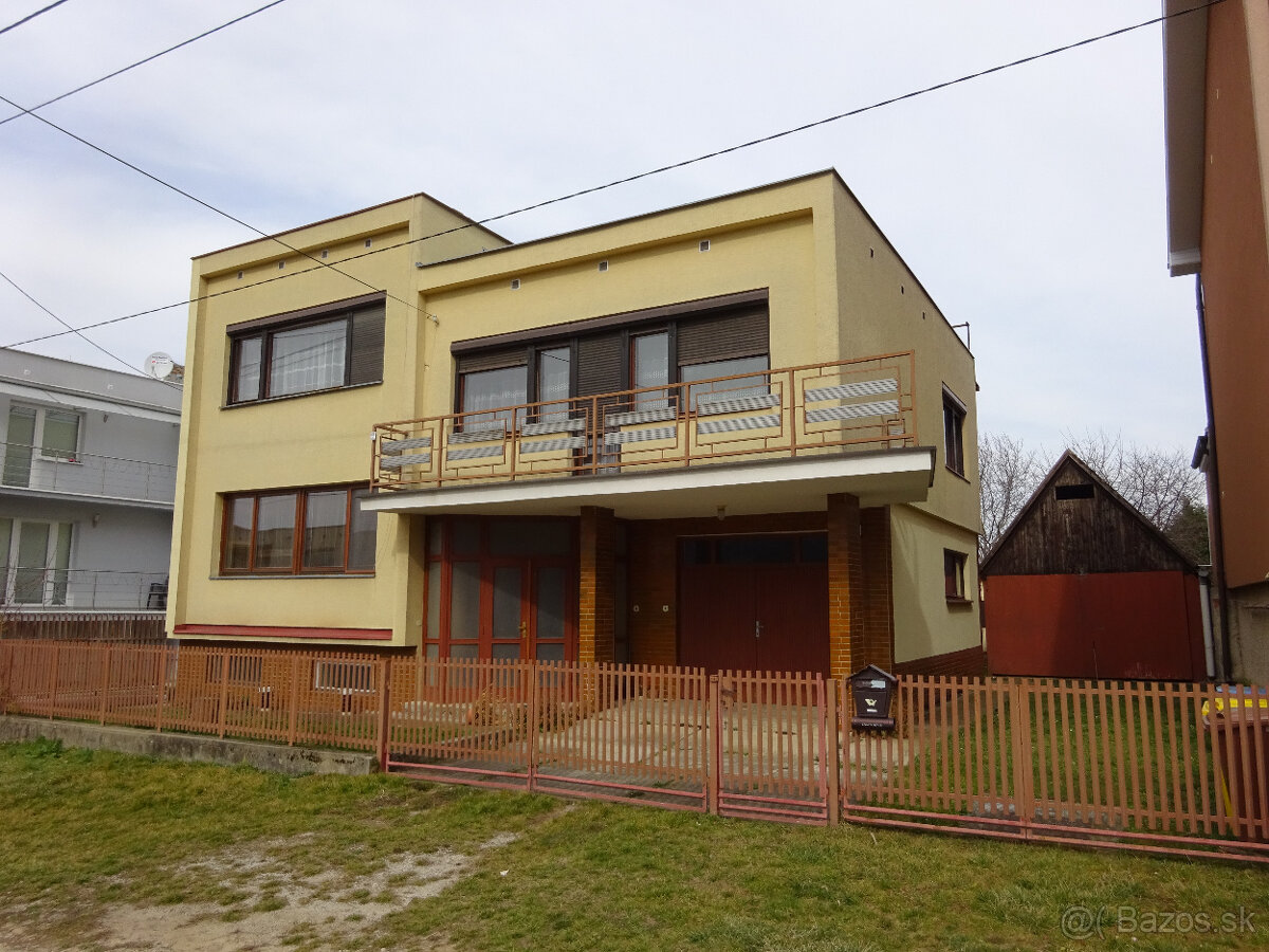 EXKLUZÍVNE, priestranný rod.dom na 8á pozemku, ihneď voľný