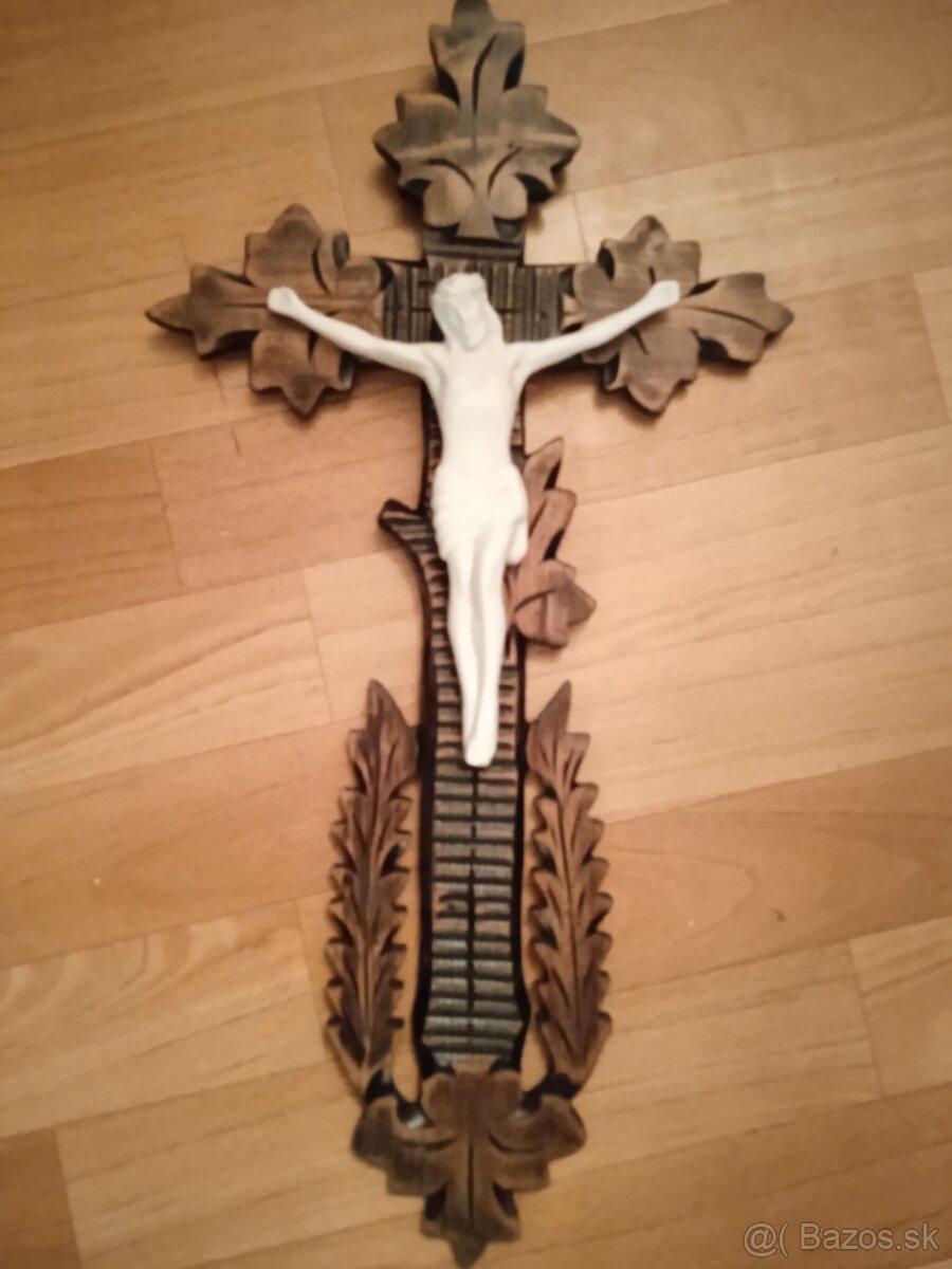 Starožitný drevený kríž