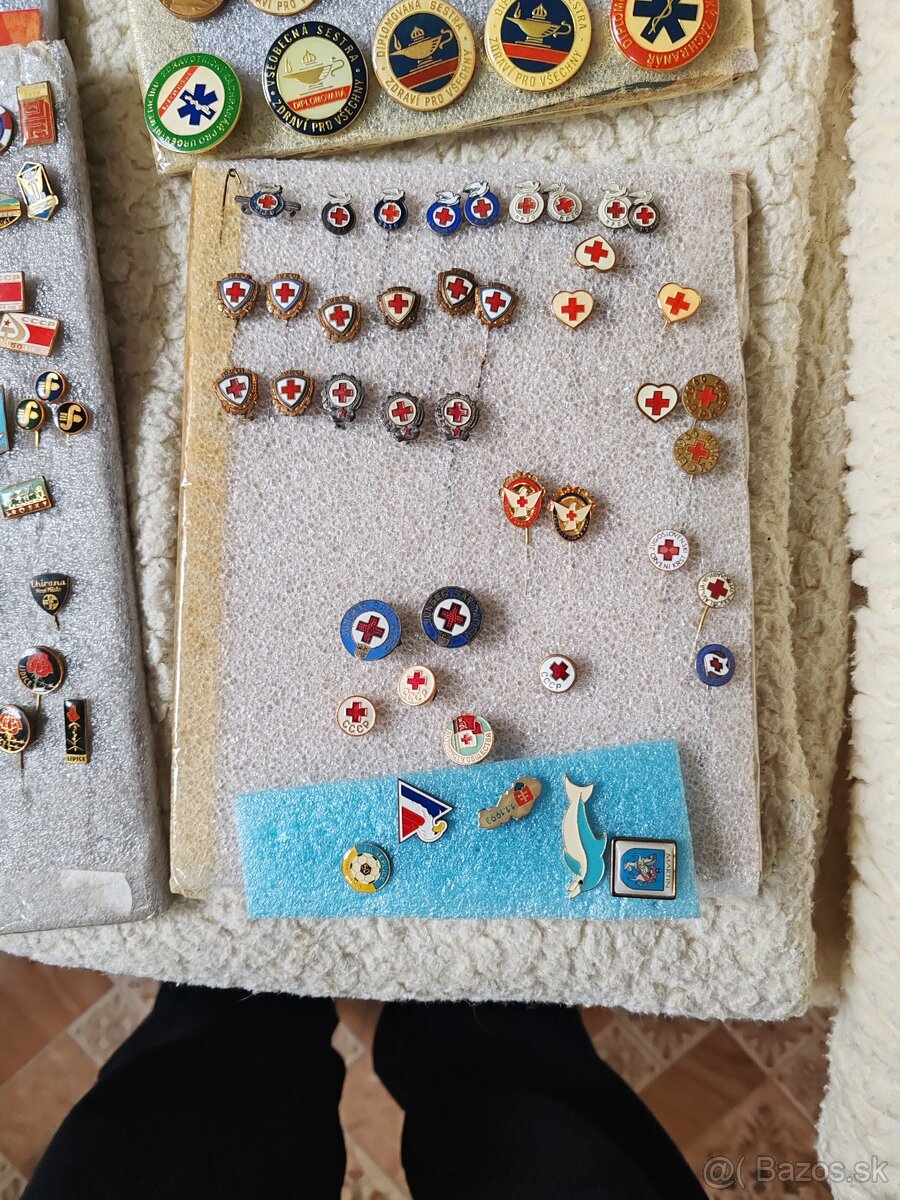 Staré odznaky a vyznamenania rôzne