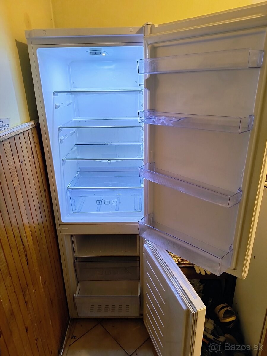 CHLADNIČKA S MRAZNIIČKOU BEKO