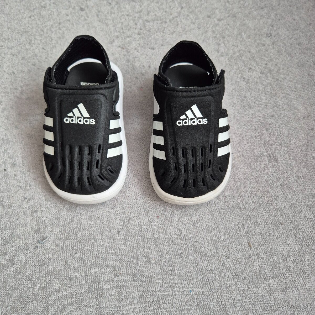 Sandálky adidas č.20
