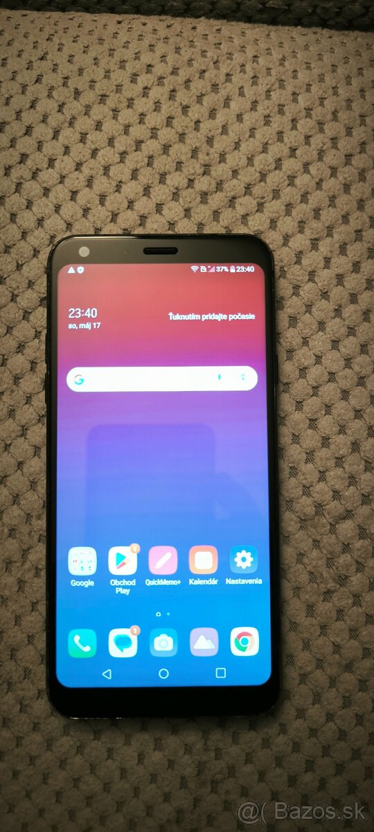 LG Q7 cierny
