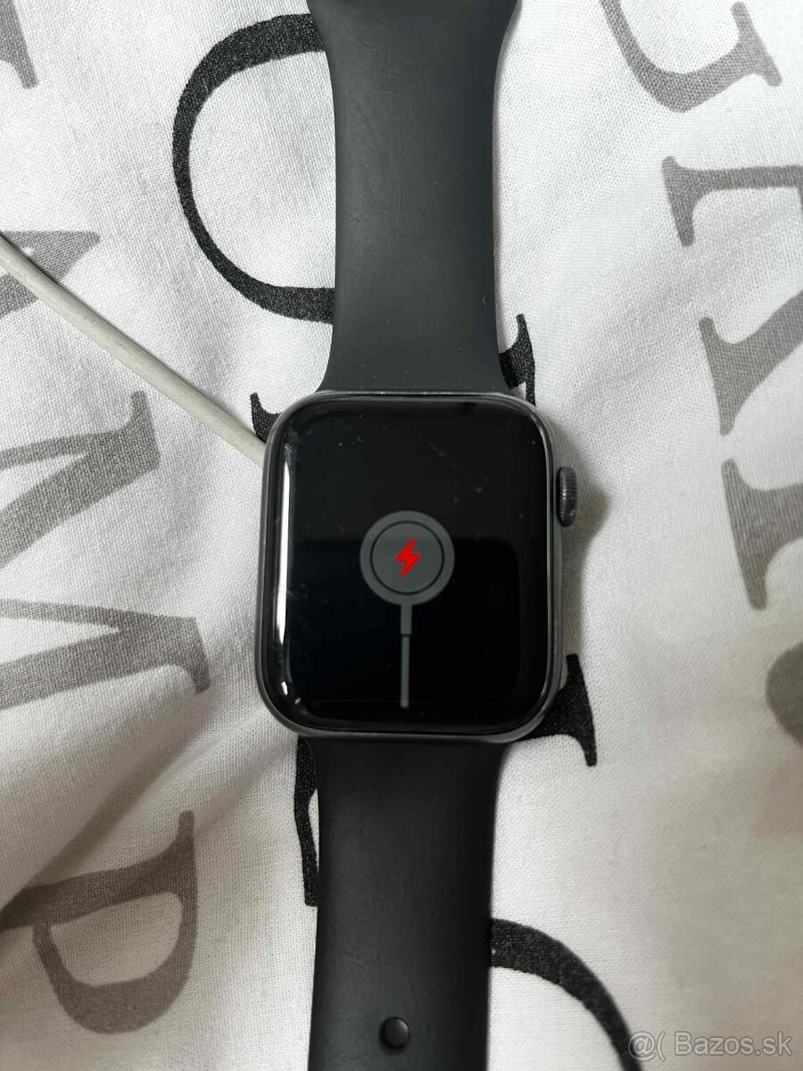 Apple Watch Series 5 - LTE / 85% Batéria