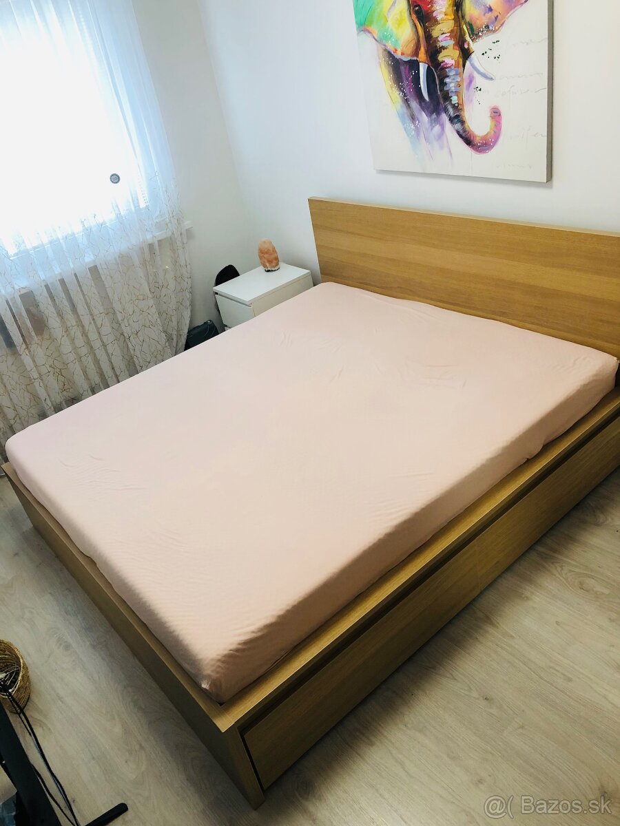 Manželská posteľ s úložným priestorom z IKEI