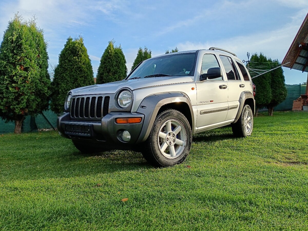 Jeep cherokee kj 2,5 105kw 5st manuál 4x4