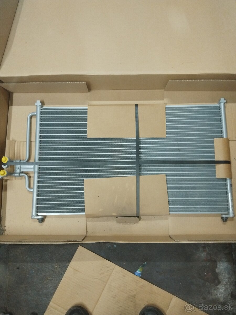 Kondenzátor klimatizacie Ford mazda