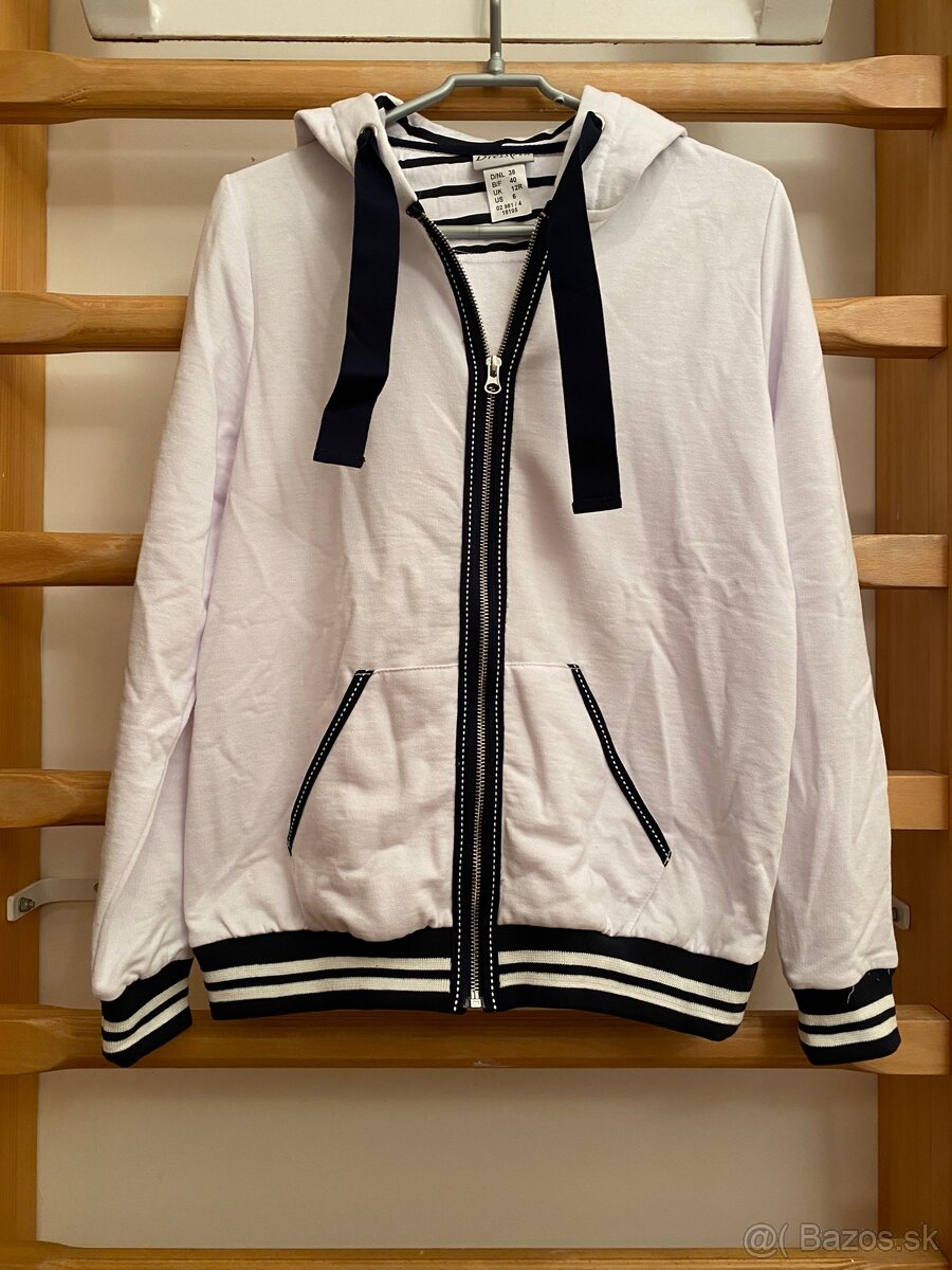 Bielo čierna mikina