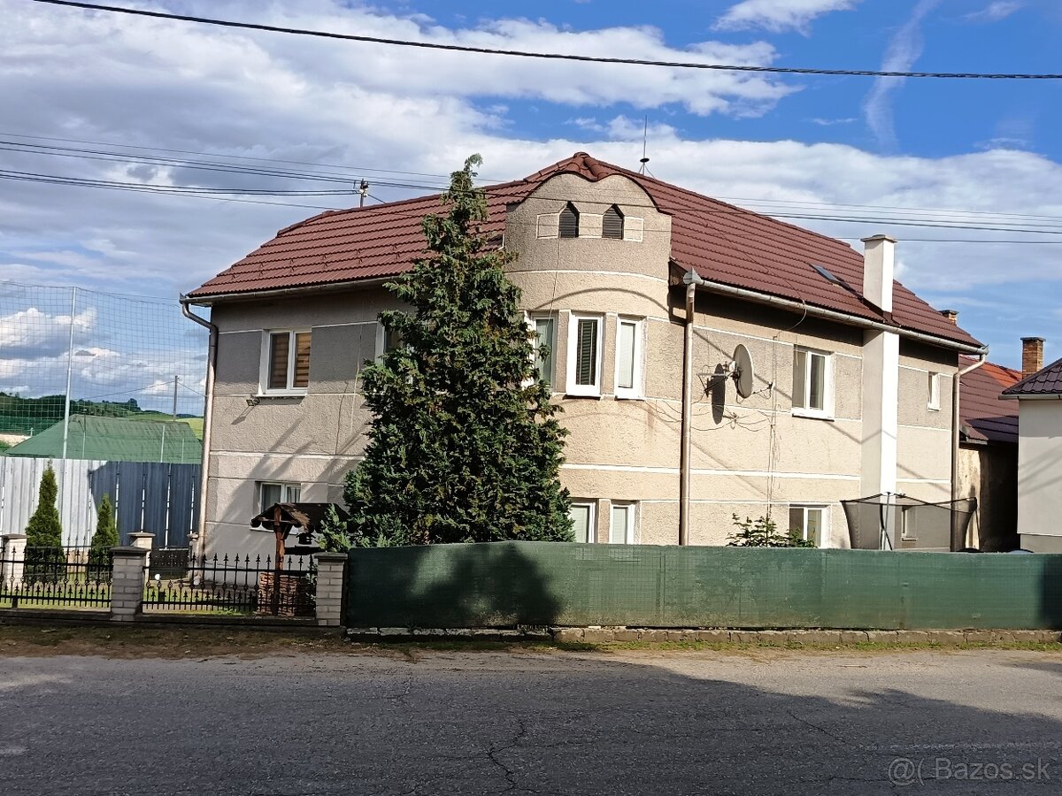 Na predaj veľký, pekný RD v Hosticiach