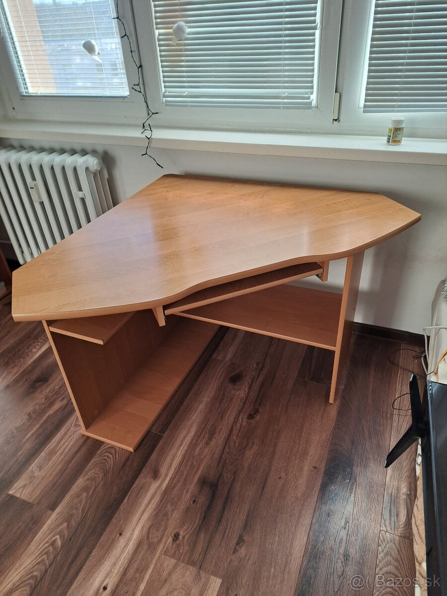 Predám pisaci stôl