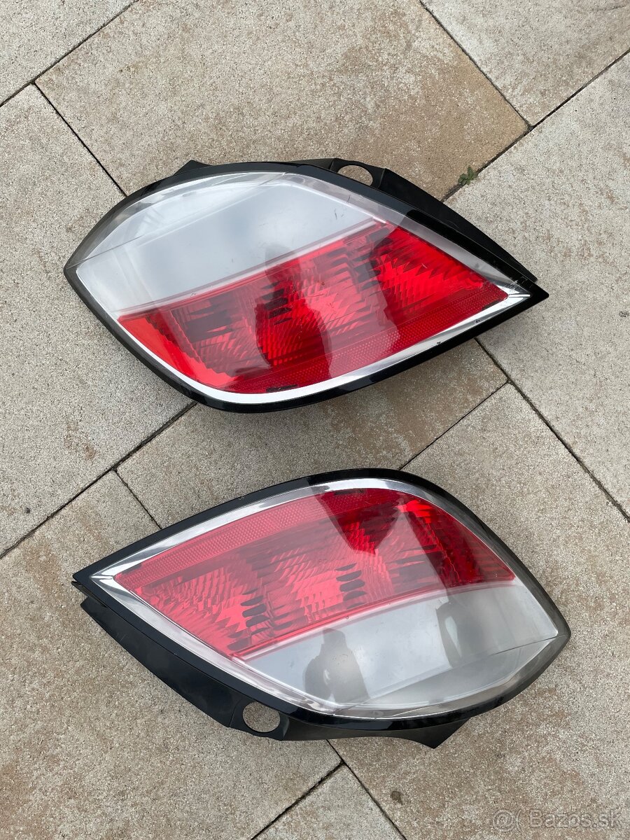 Zadné svetlá Opel astra H 1.6