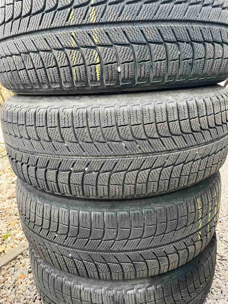 Celoročné pneu Michelin X-ICE 225/60 R17 99H