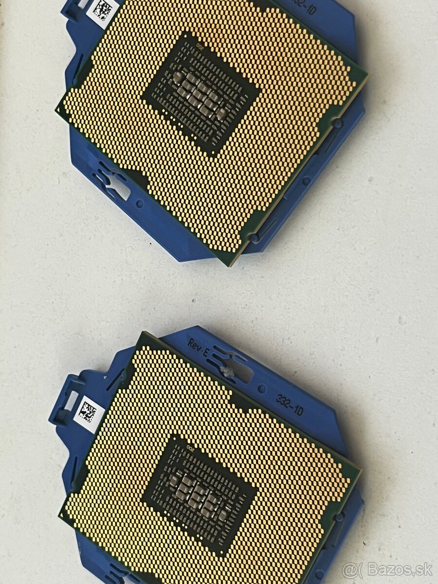 2x Intel Xeon E5-2650, 8-jadrové CPU