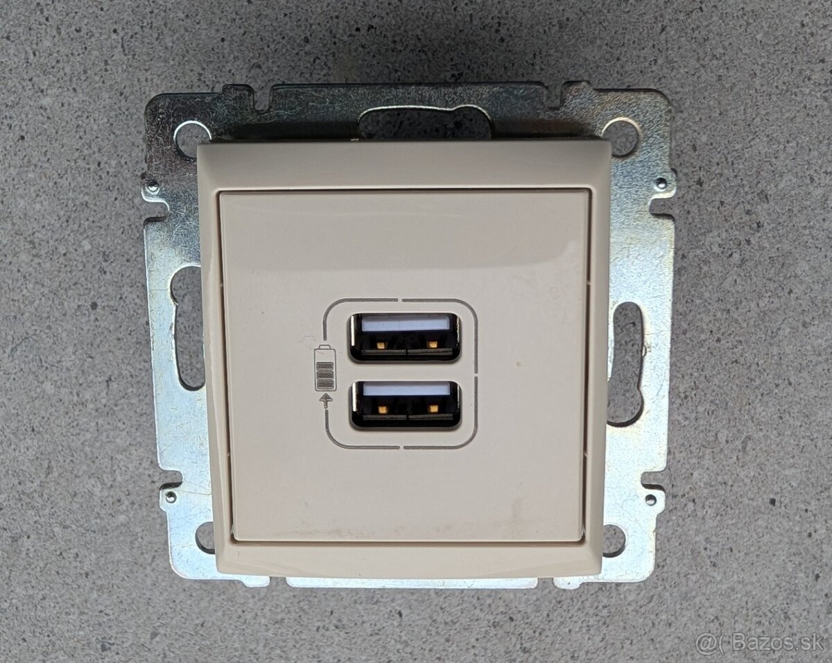 USB zásuvka Legrand