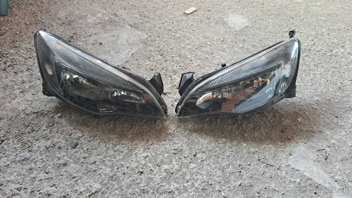 Predné svetlá Opel Astra J 2014