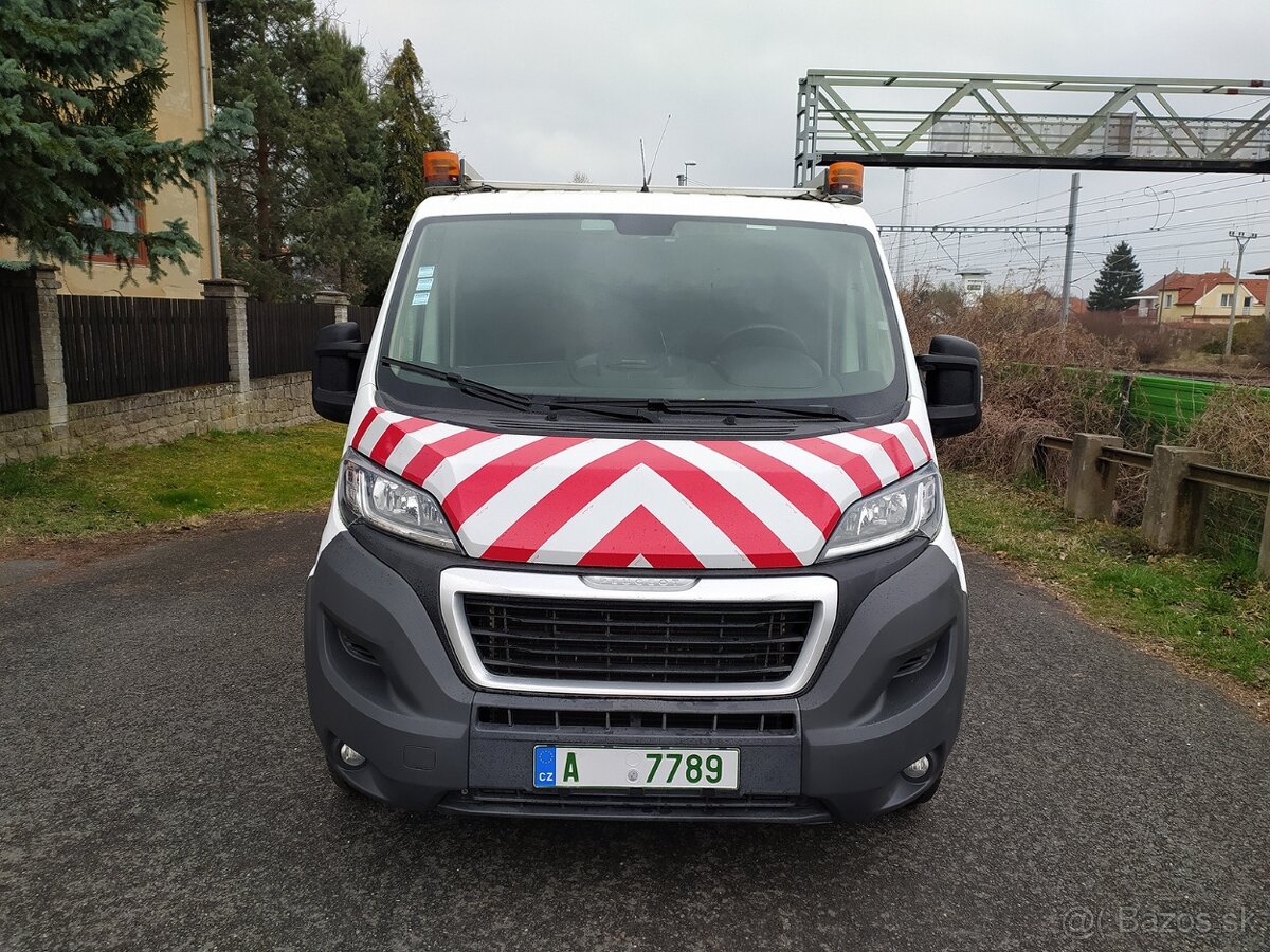 POJAZDNA DIELNA s vestavbou Peugeot Boxer 4x4