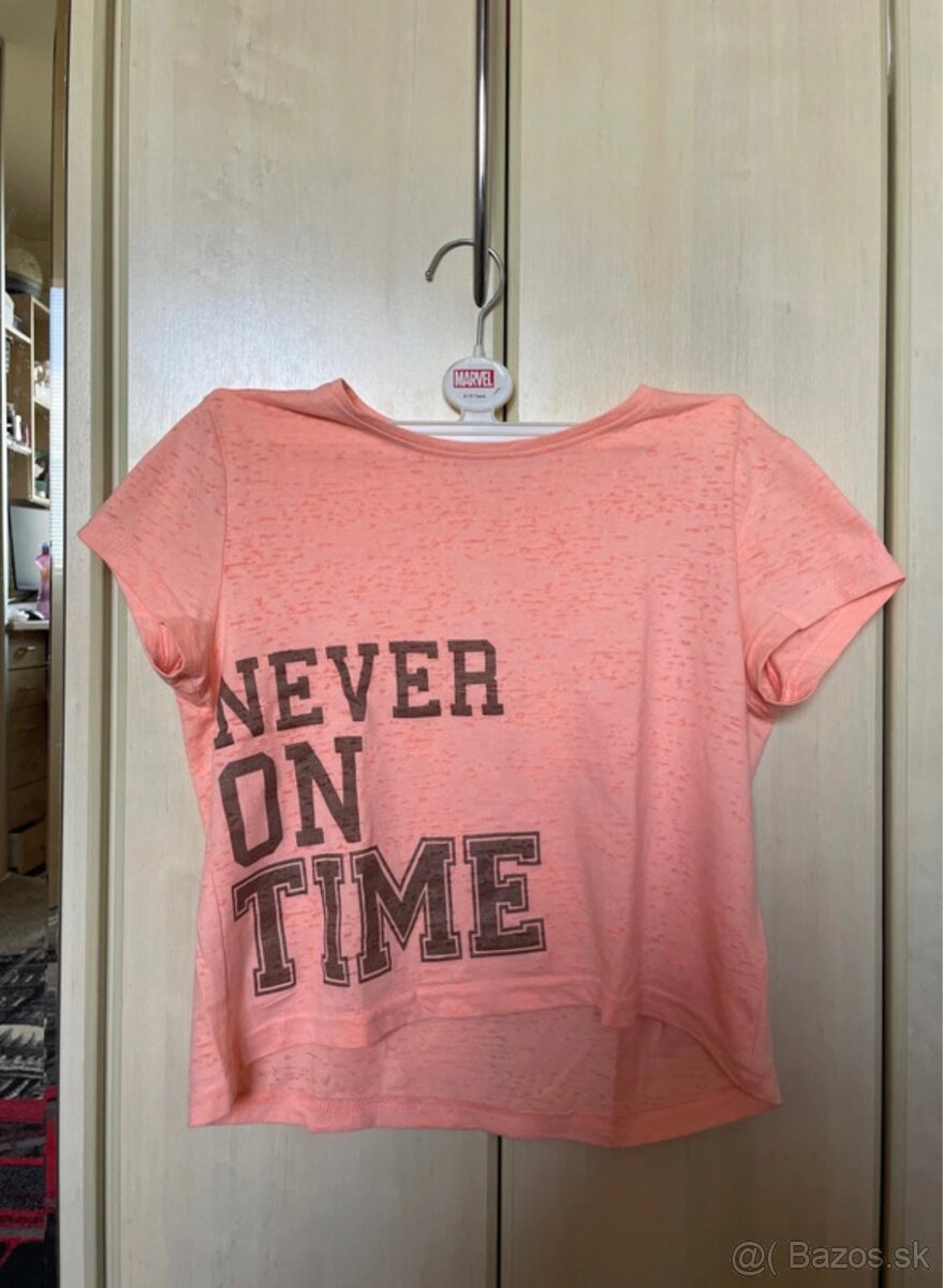 Detské tričko s nápisom "Never on Time"