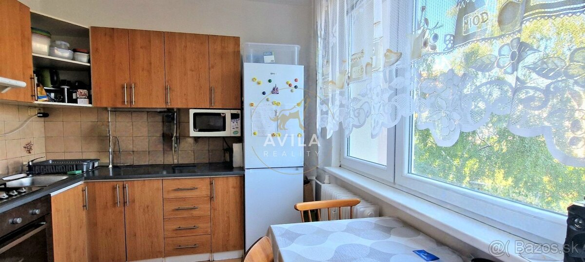 Na predaj: 3-izb. zariadený byt, 67m2_Nové Mesto nad Váhom