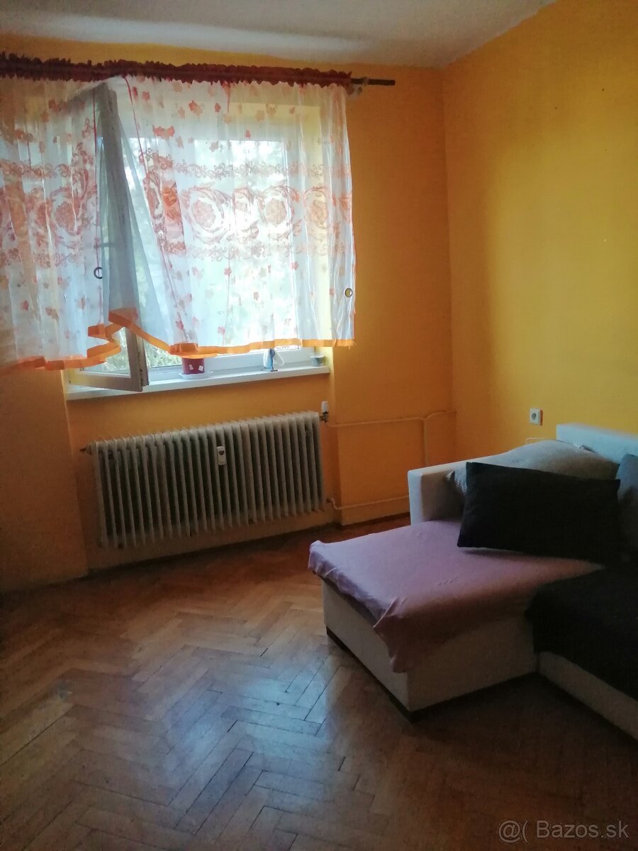 Předám dvoj izbovi byt plus kuchin