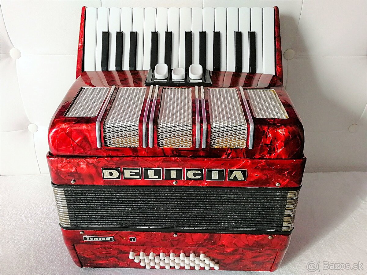 Predam akordeon Delicia Junior 32 bas., TOP stav...