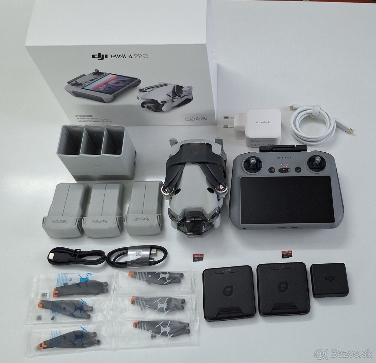 DJI Mini 4 Pro Fly More Combo (DJI RC 2) s príslušenstvom
