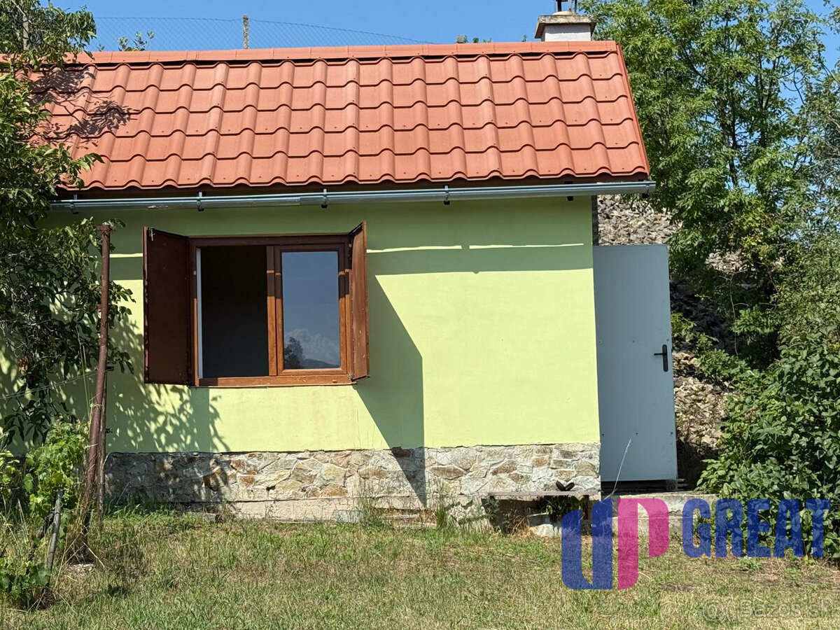 Romantická záhrada s panoramatickým výhľadom na Modru 🌿