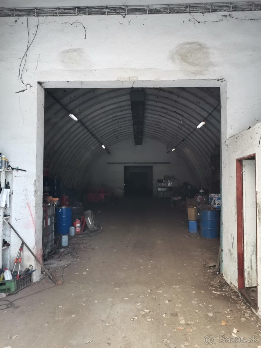 Prenájom haly 55 x 13 m, Brezno