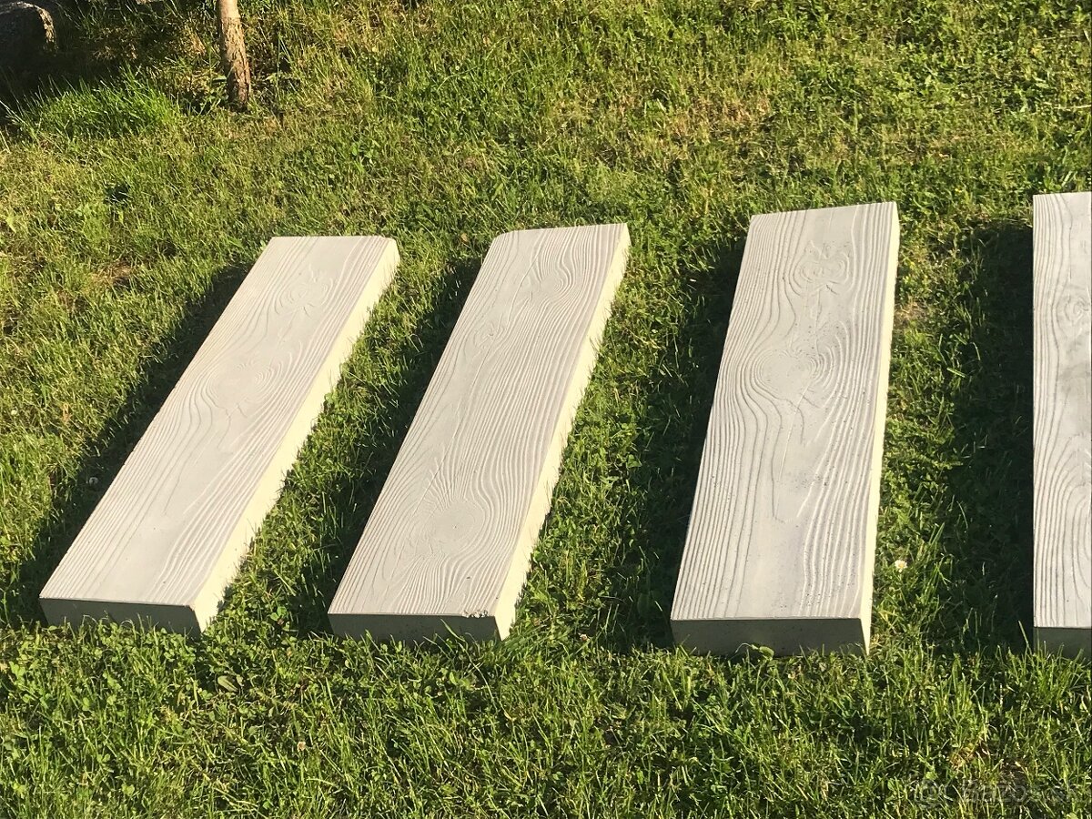 betonovy podval drevo sedy naslap 80cm/20cm