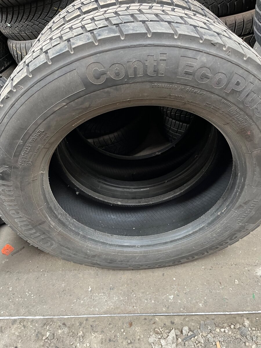 Predám pneu 295/60R22,5