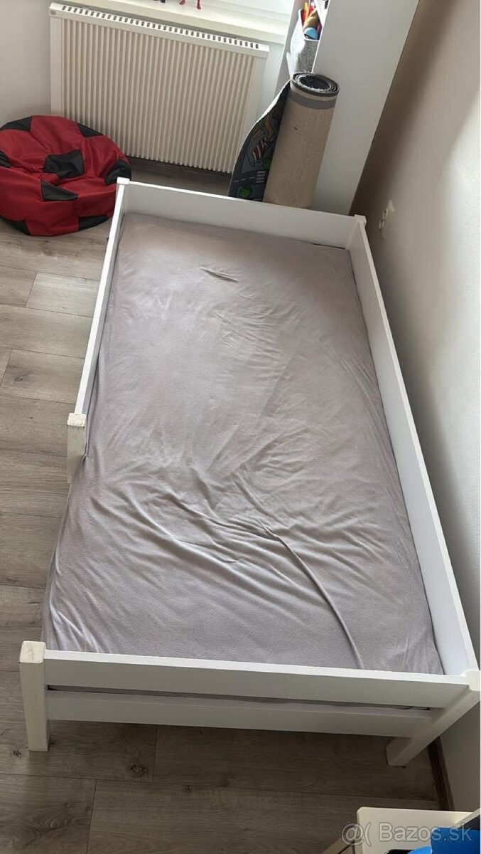 Detska posteľ s mantinelmi