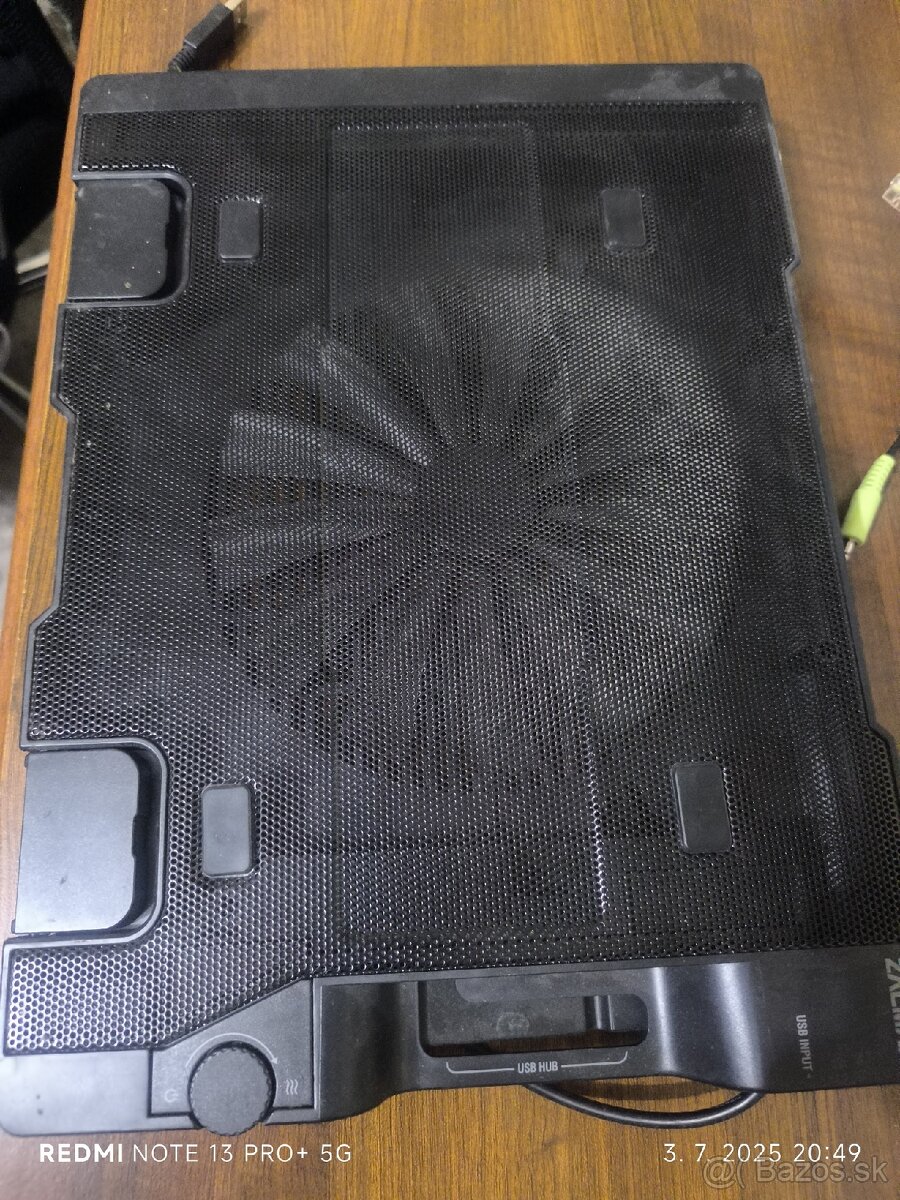 Chladič pod notebook