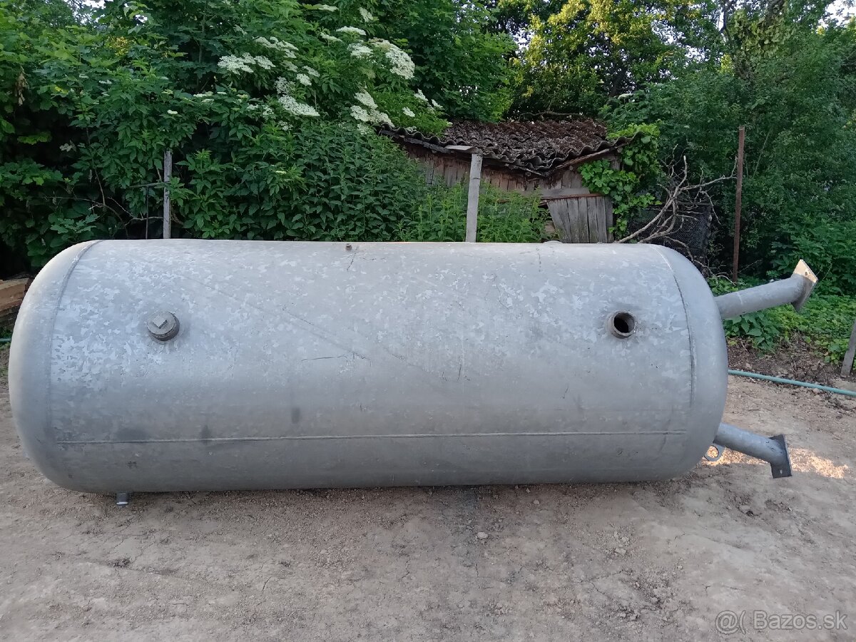 nádrž 3000 lit