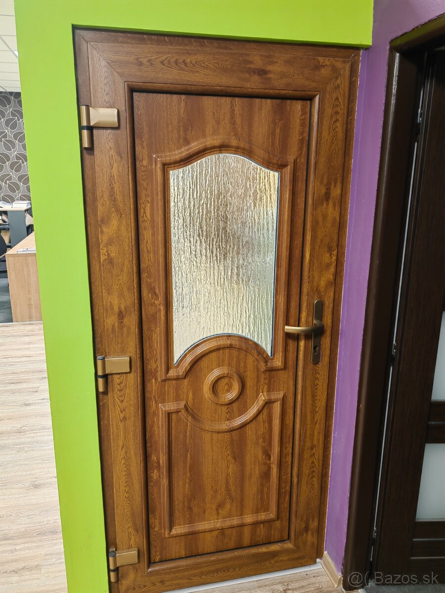 Plastove vchodove dvere