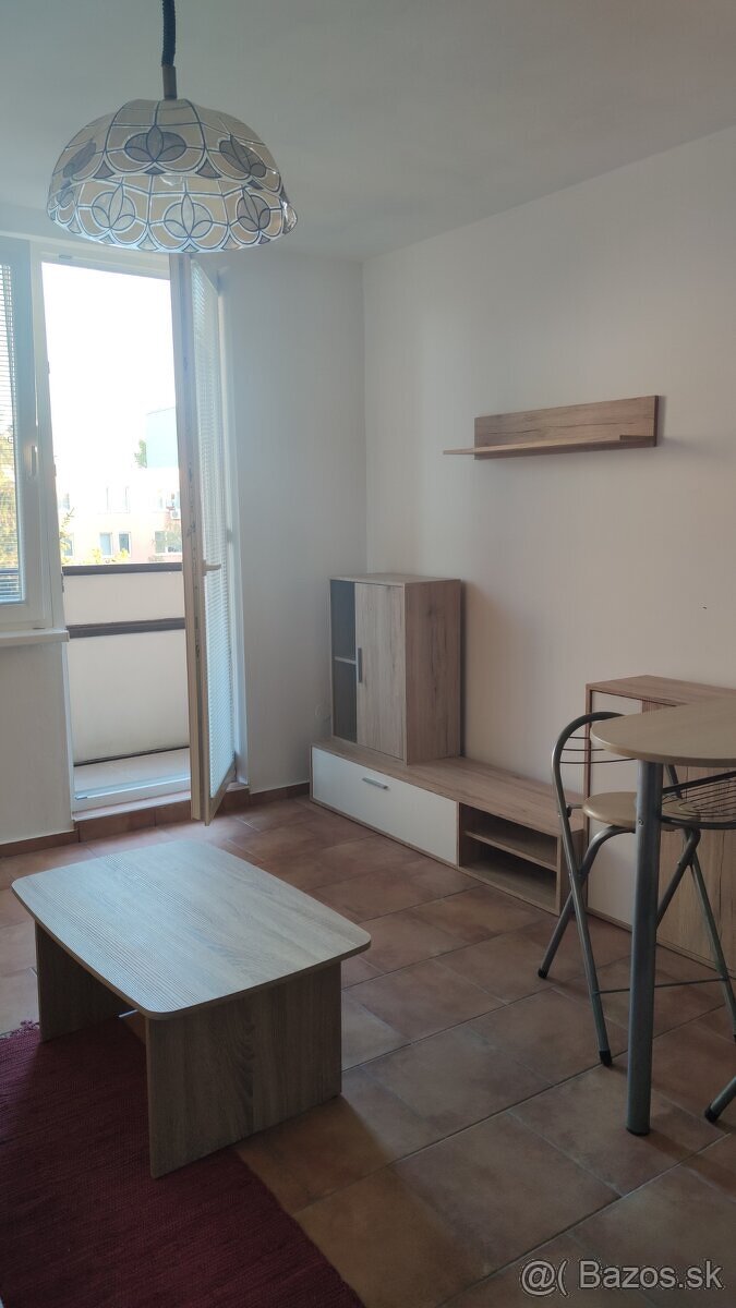 Na prenájom zariadená garsónka, Nové Zámky