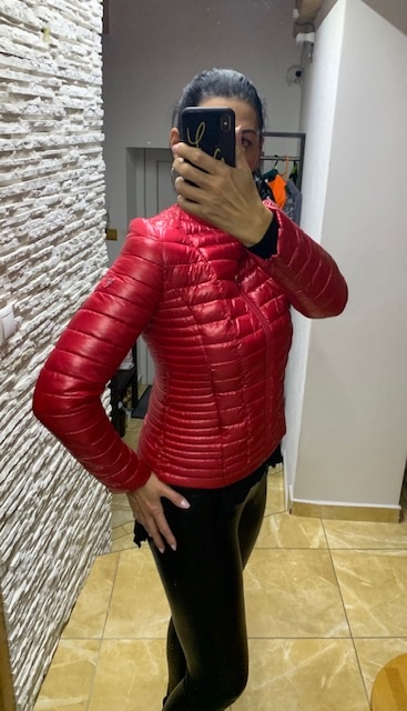 Ružovočervená metalická vetrovka GUESS originál