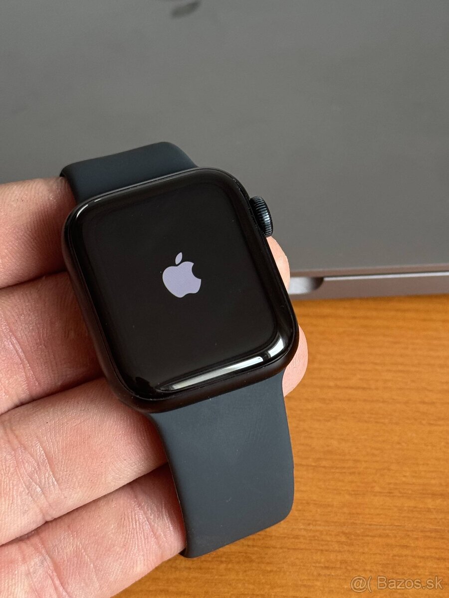 Apple Watch SE 2 40mm MIDNIGHT - záruka