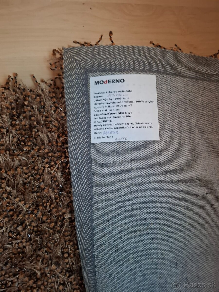 Zánovný koberec s dlhším vláknom
