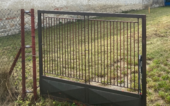 Predám dvojkrídlovú železnú bránu