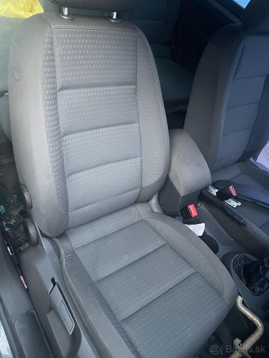 vw touran. sedačky