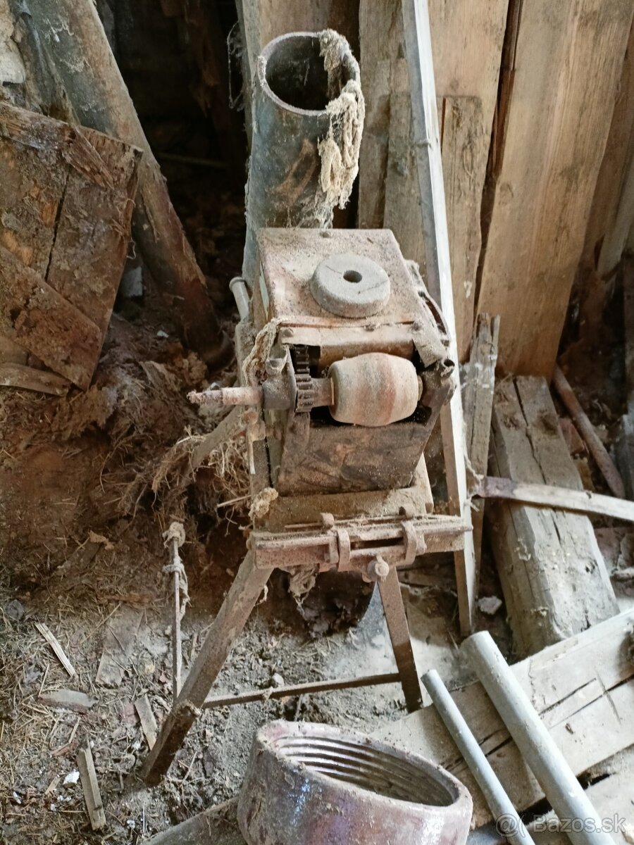 Poľnohospodárske stroje stare