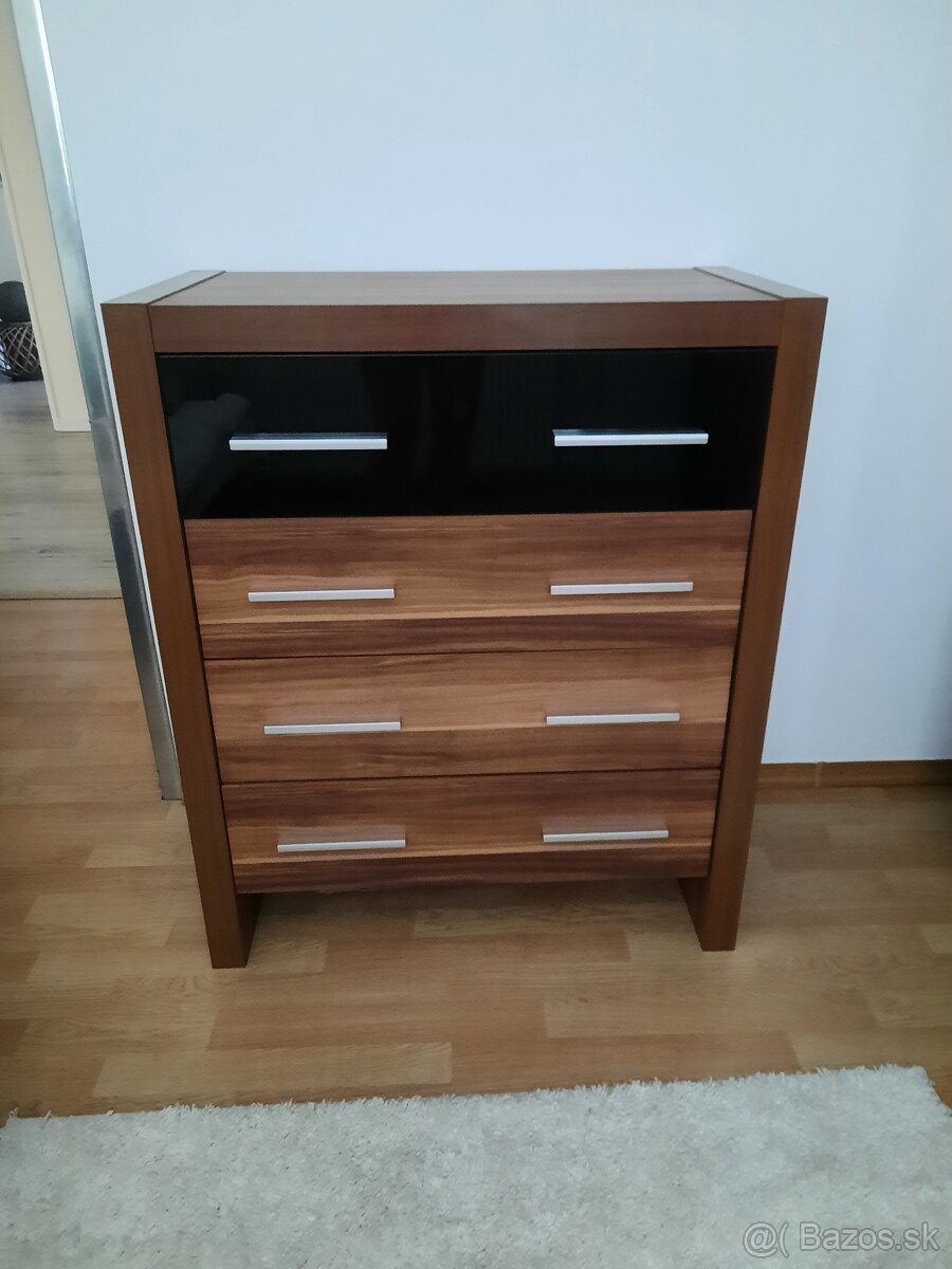 Predám velkú skriňu a komodu