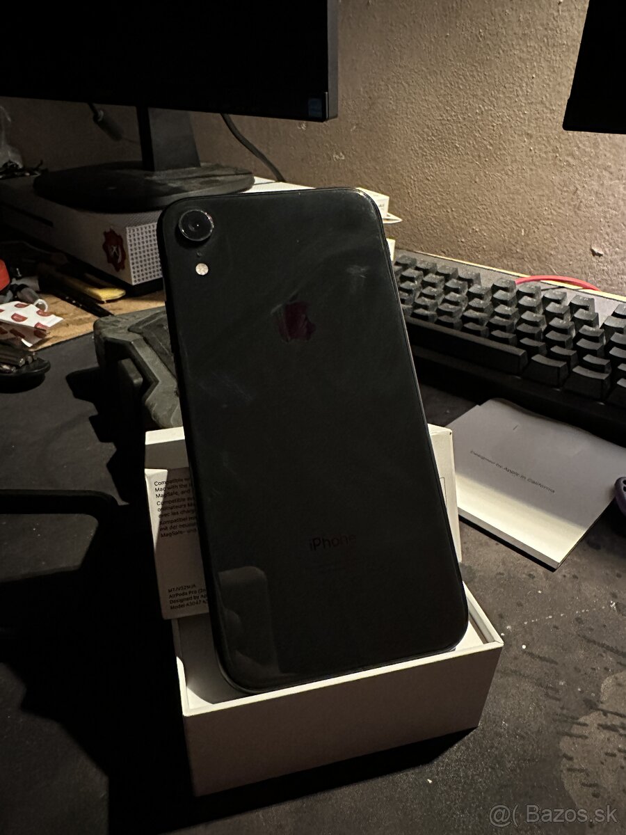 Predám Iphone Xr Black 64gb