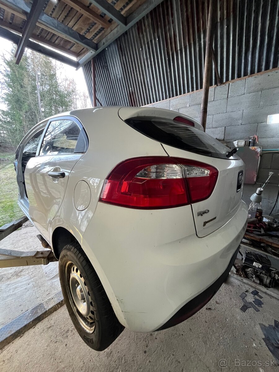 Kia rio 1.2 svetla